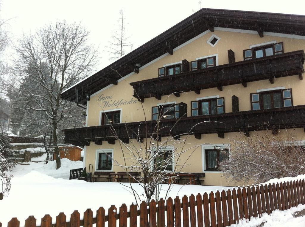 Garni Waldfrieden Hotel กัสเตลรอตโต ภายนอก รูปภาพ
